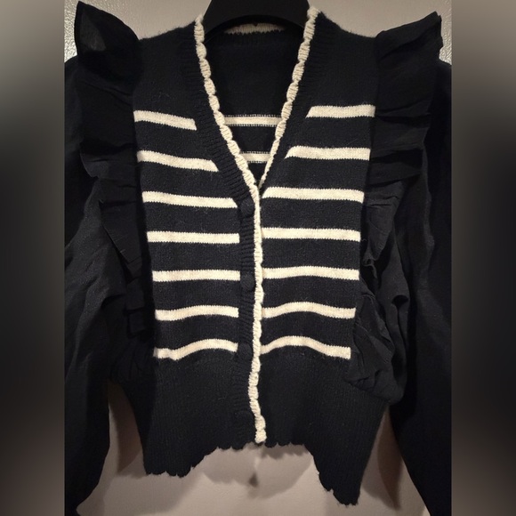 Black and White Striped Women's Sweater (Great condition) - Picture 3 of 9